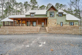 Grand Broken Bow Cabin with Hot Tub and Spacious Deck!